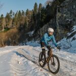 Hur man Klär sig för Vintercykling: Din Guide till Cykelkläder i Kallt Väder
